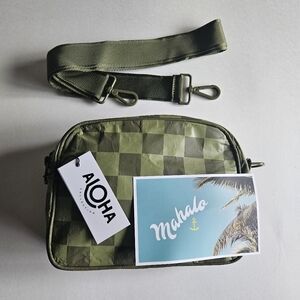 NWT ALOHA COLLECTION checkmate le tour crossbody bag in limu/olive